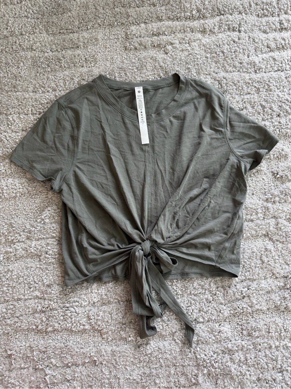 EUC Lululemon Size 6 Olive Green Tie Front Crop Top
